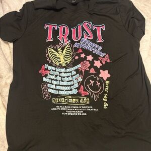 ROMWE Black Tee with Colorful Trust Graphic